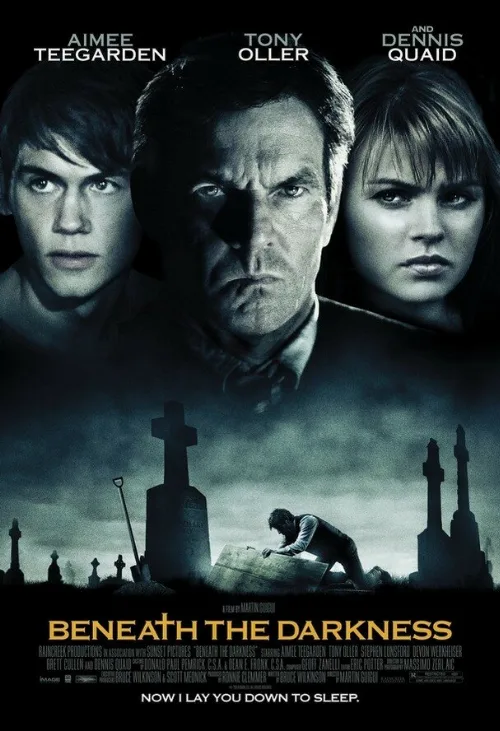 Сквозь тьму (фильм, 2011) Сквозь тьму (фильм, 2011)