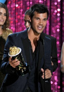 Церемония вручения премии MTV Movie Awards 2012 (фильм, 2012) Церемония вручения премии MTV Movie Awards 2012 (фильм, 2012)