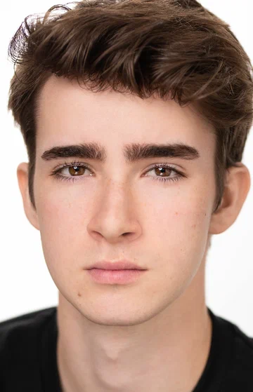 Лукас Выка